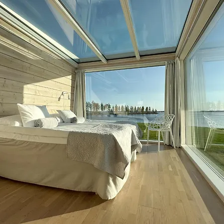 Lomakeskus Seaside Glass 4*