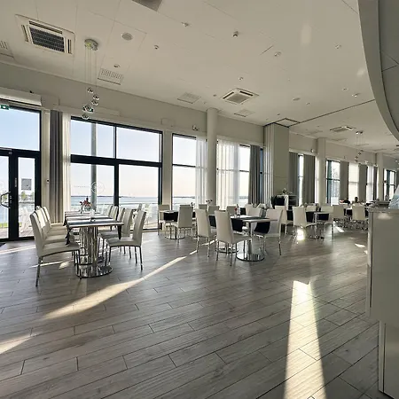 Seaside Glass Resort Kemi