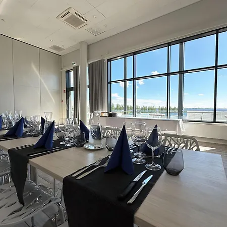 Seaside Glass 4*